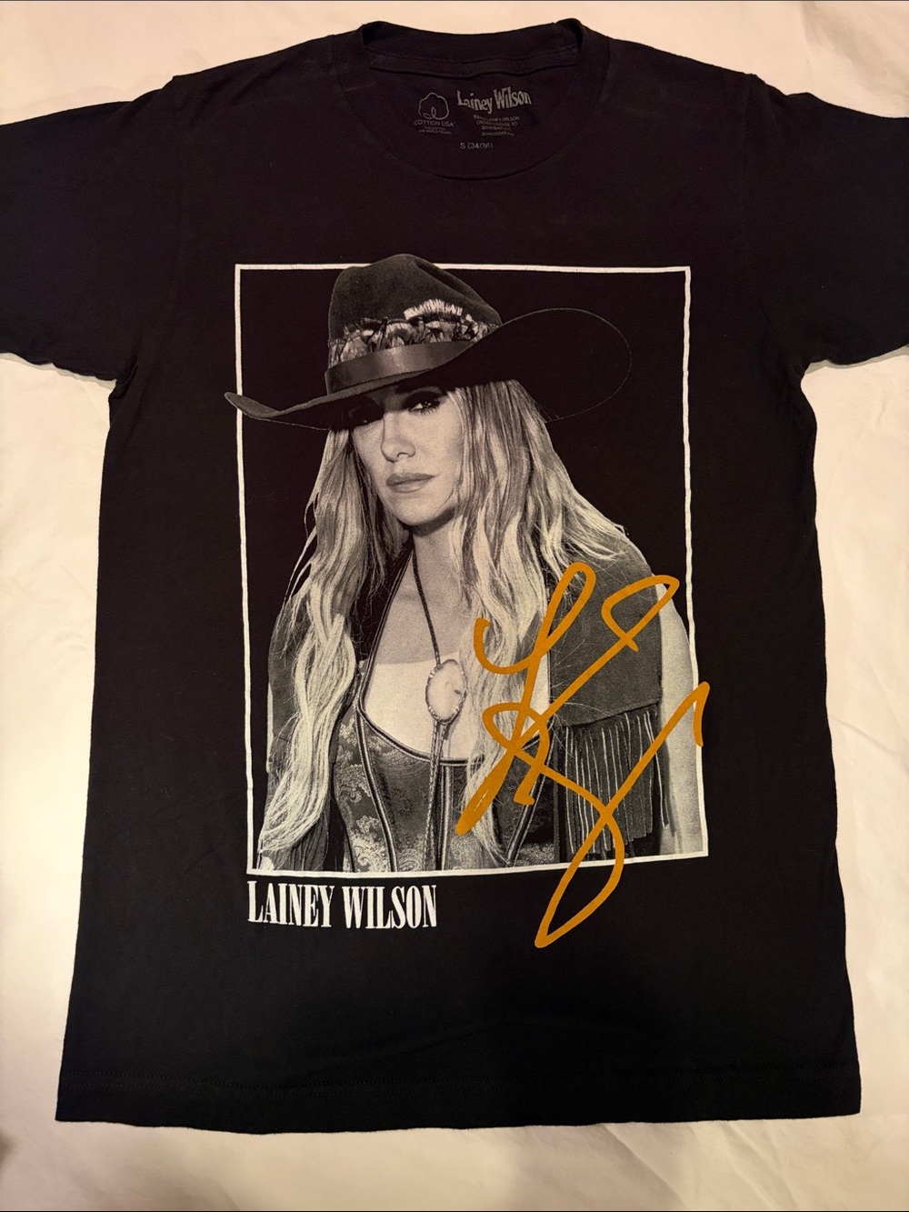 Lainey Wilson T-Shirt size small
